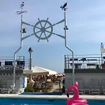 Flamingo 3*