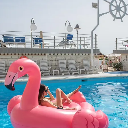 Flamingo 3*