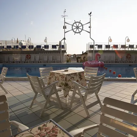 Otel Flamingo 3*