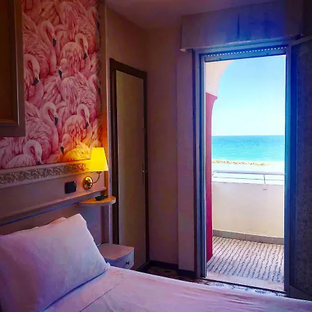 Flamingo Otel 3*