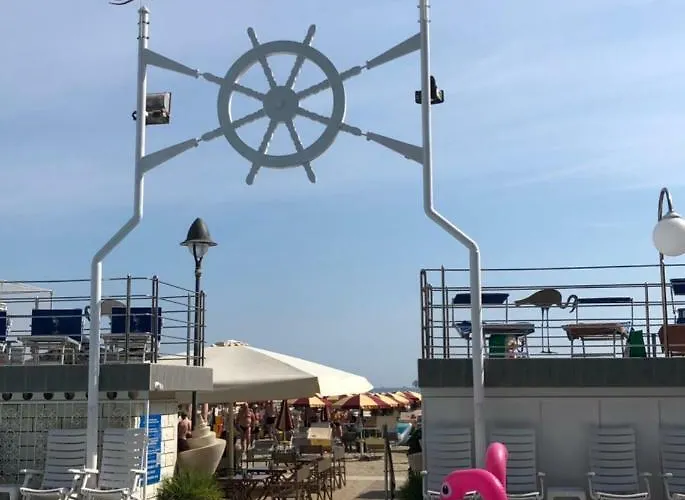Flamingo 3*