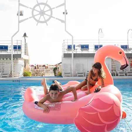 Ξενοδοχείο Flamingo 3*